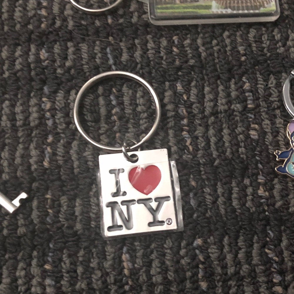 🍄 Choose One by Size Variety of Keychains - Picture 9 of 11
